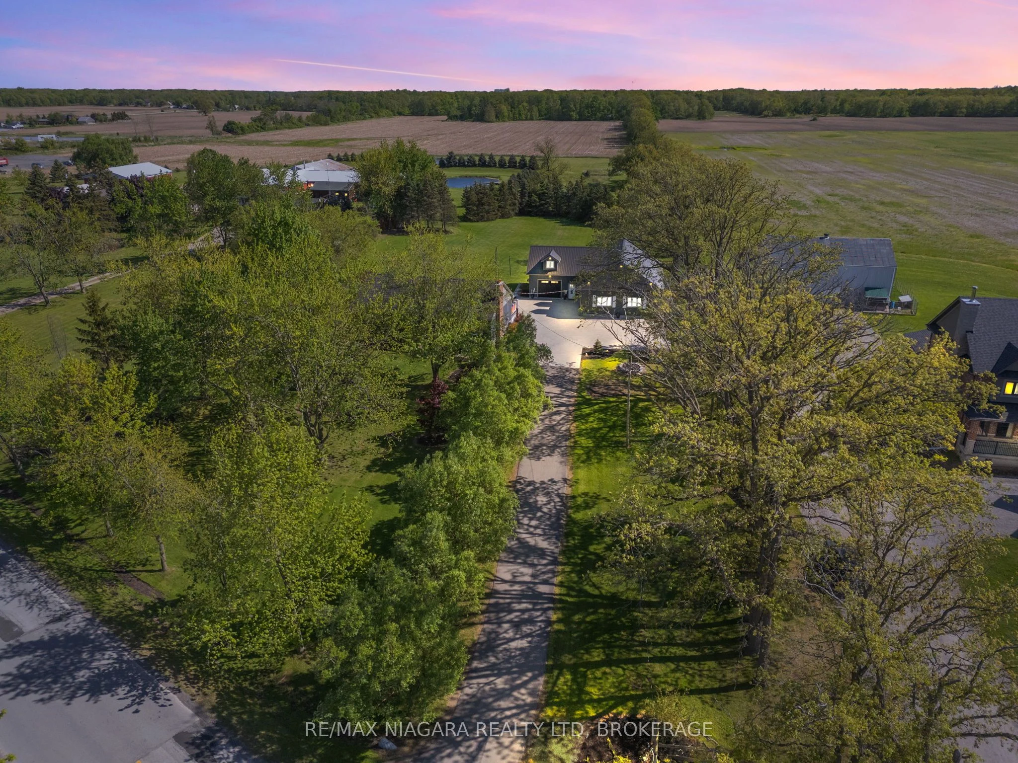 8636 Sixteen Road, West Lincoln, ON L0R 1E0