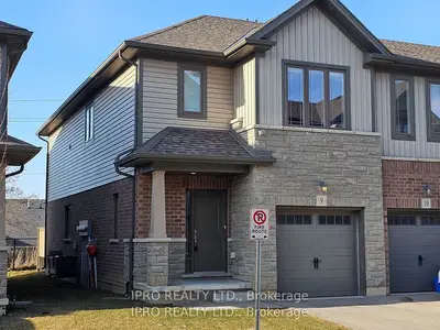 Att/Row/Townhouse in Brantford