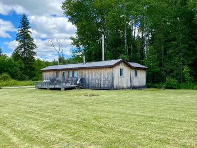 Detached in Parry Sound Remote Area