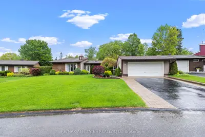 Detached in Kanata