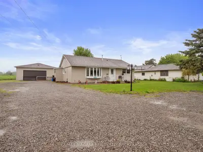 Detached in Port Colborne