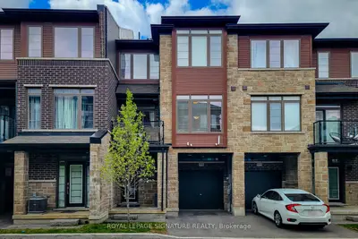 Att/Row/Townhouse in Hamilton