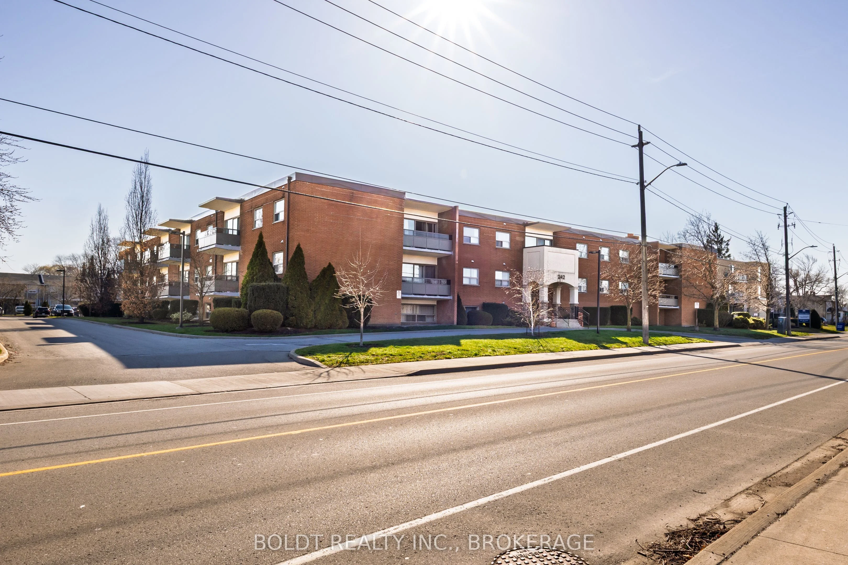 242 Oakdale Avenue 201, St. Catharines, On L2p 3k5