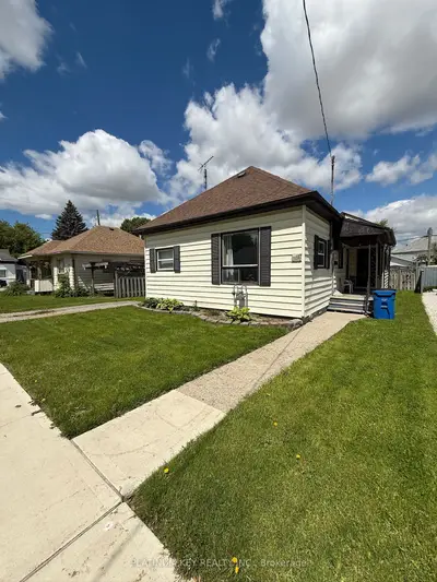 Detached in Chatham-Kent