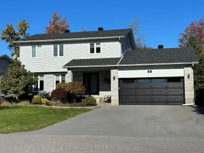 Detached in Russell