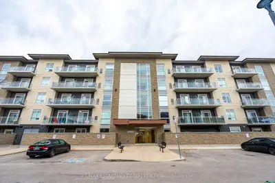 Condo Apartment in Hamilton
