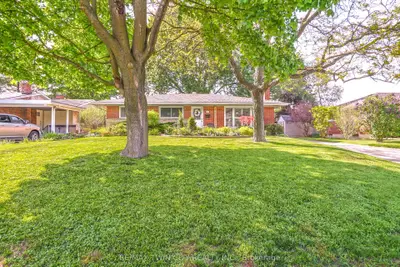 Detached in Brantford