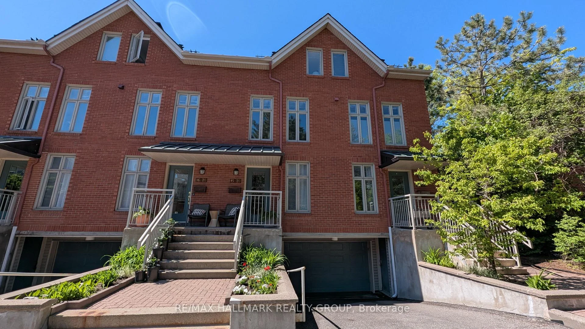 20 Charlevoix Street 15, Vanier And Kingsview Park, On K1l 8k5