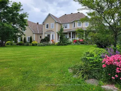 Detached in Champlain