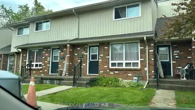 Condo Townhouse in Welland