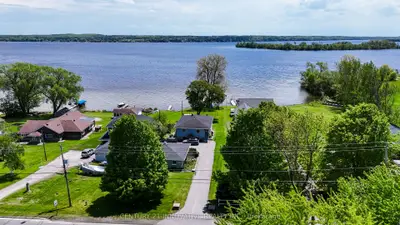 Detached in Deseronto
