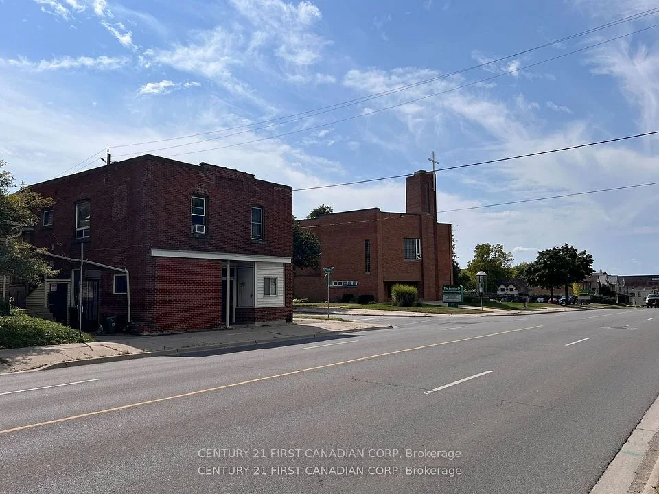 1267 Dundas Street, London East, On N5w 3b3