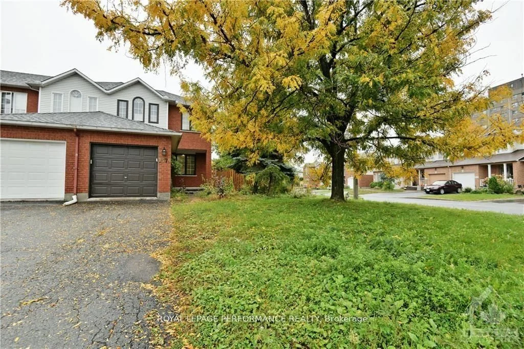 1579 MARLEY Crescent, Cyrville - Carson Grove - Pineview, ON K1J 1C2