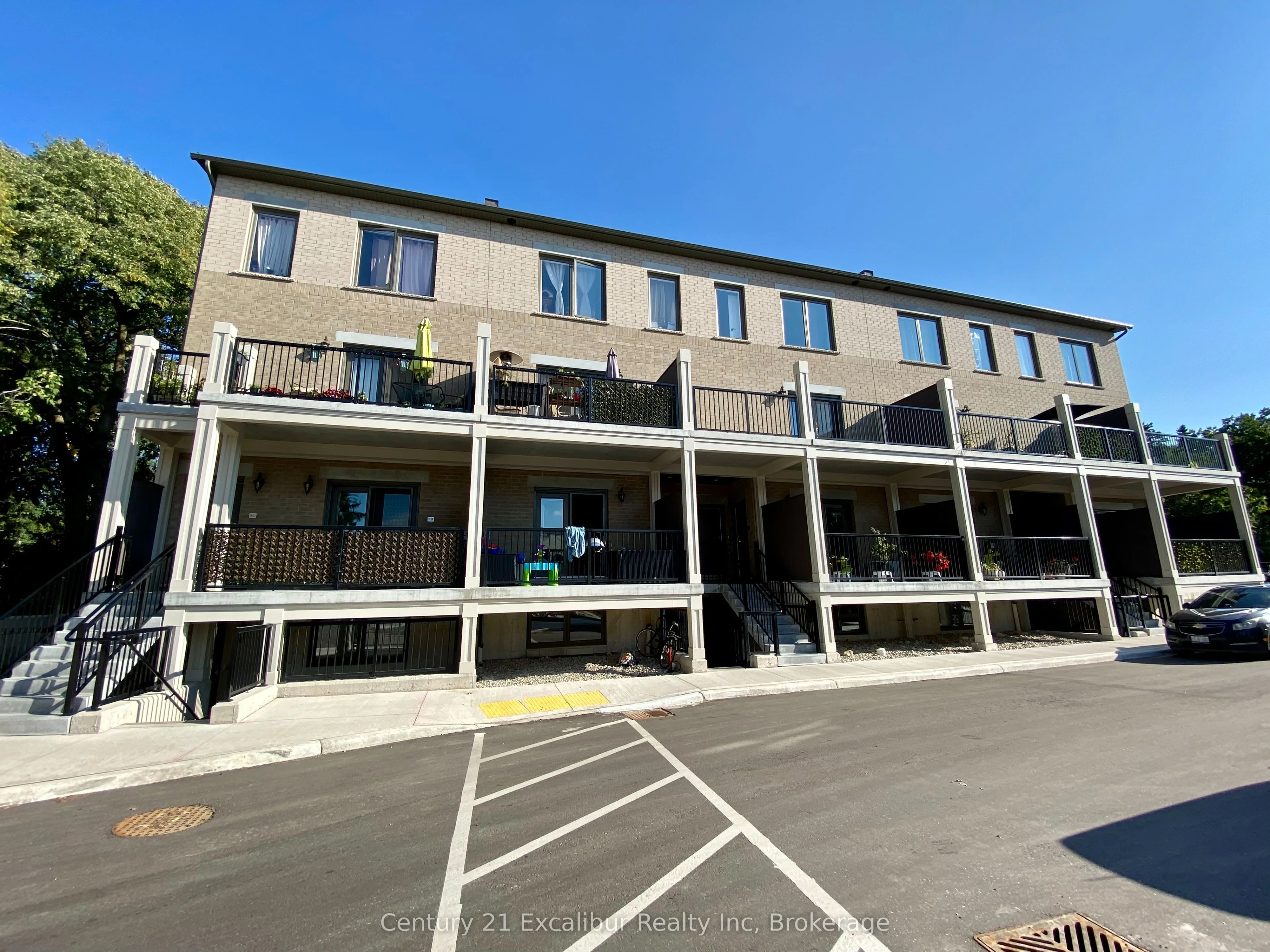 360 Queen Street E 4C, Centre Wellington, ON N1M 1T4