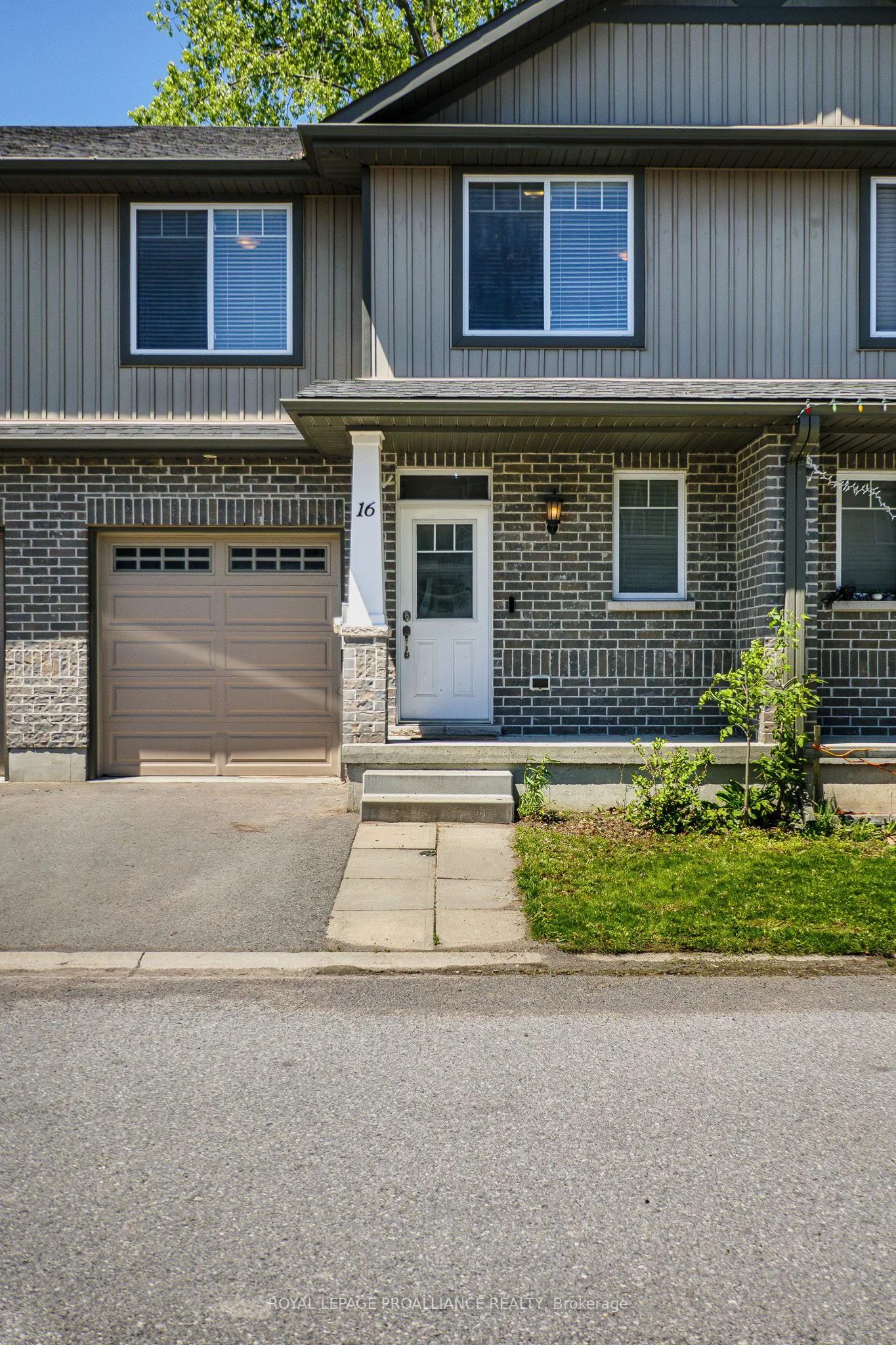 Att/Row/Townhouse in Quinte West