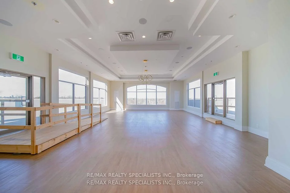5698 Main Street Pent House, Niagara Falls, ON L2G 5Z3