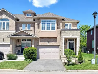 Condo Townhouse in Hamilton