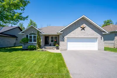 Detached in South Stormont