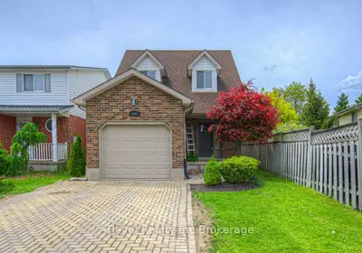 Detached in Woodstock