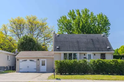 Detached in Meadowlands - Crestview and Area