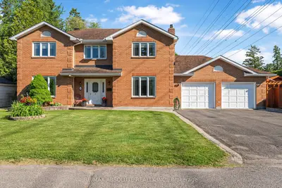 Detached in Meadowlands - Crestview and Area