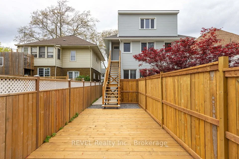 4992 Mcrae Street 2nd Floor Unit, Niagara Falls, ON L2E 1P1