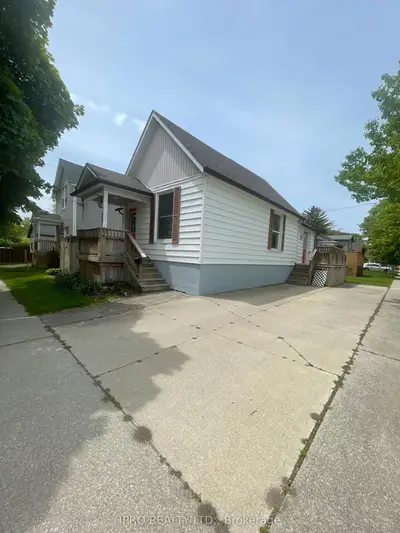Detached in Sarnia