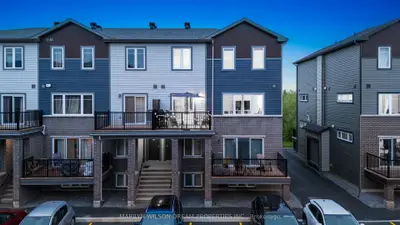 Condo Townhouse in Kanata