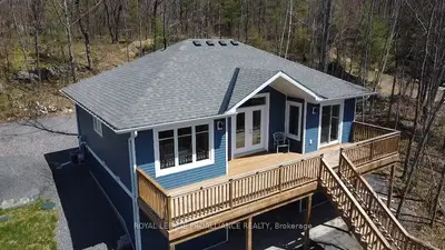 Detached in Addington Highlands