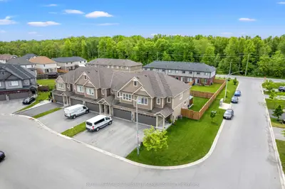 Att/Row/Townhouse in Niagara Falls