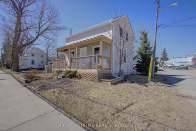 Detached in Shelburne