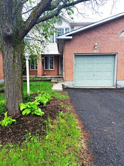 Att/Row/Townhouse in Stittsville - Munster - Richmond