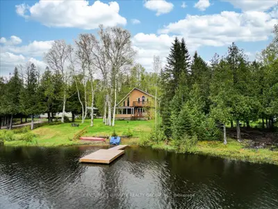 Detached in Hastings Highlands