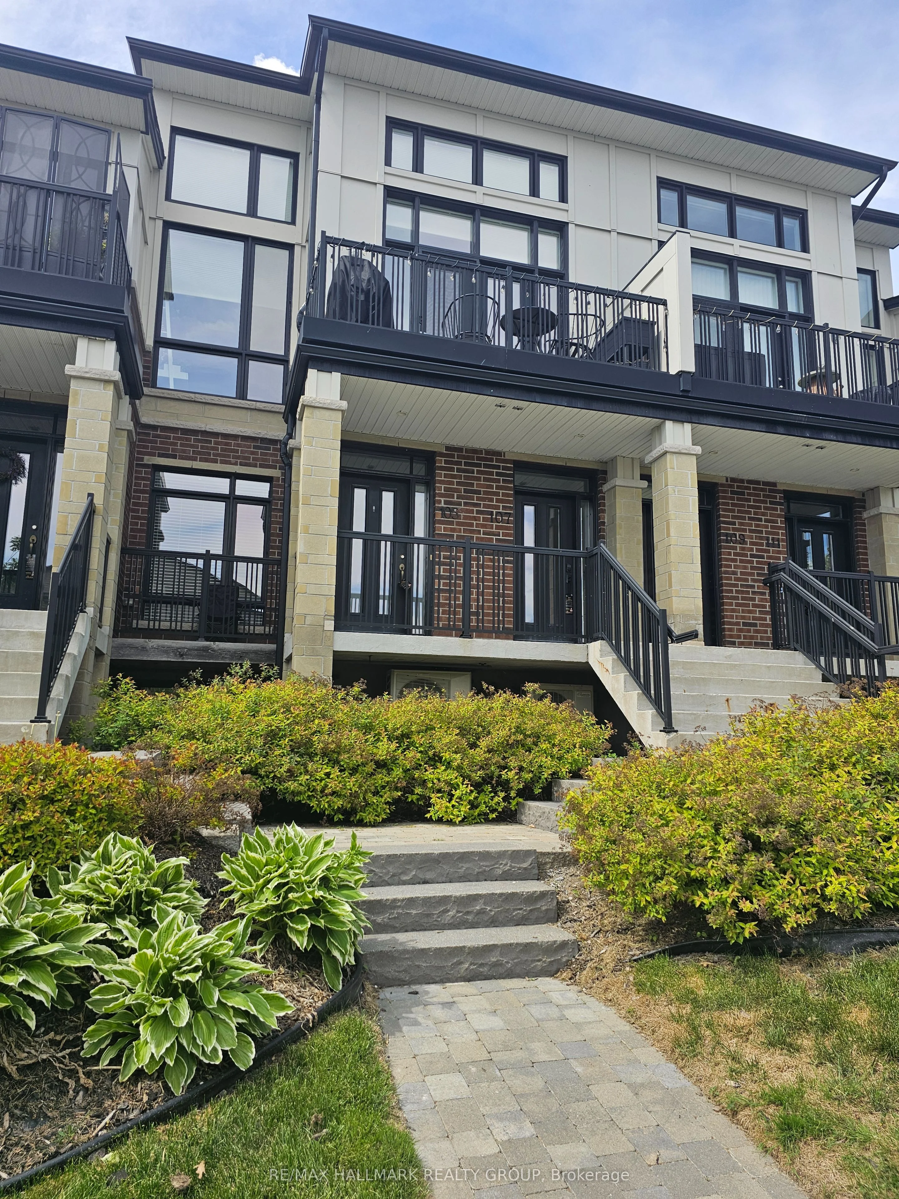 105 Poplin Street, Blossom Park - Airport And Area, On K4m 0g7
