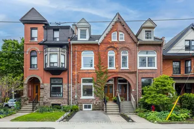 Att/Row/Townhouse in Hamilton