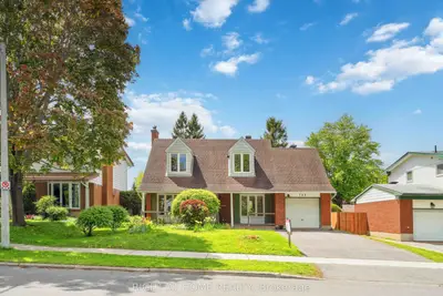Detached in Beacon Hill North - South and Area
