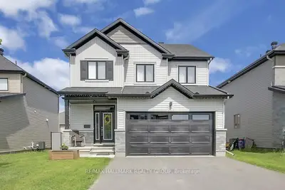 Detached in Russell