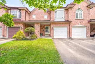 Att/Row/Townhouse in Brantford