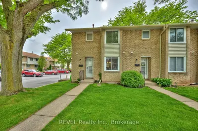 Condo Townhouse in Niagara Falls