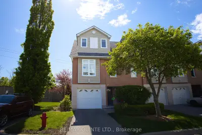 Condo Townhouse in Belleville