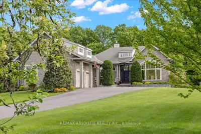 Detached in Kanata
