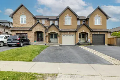 Att/Row/Townhouse in Hamilton