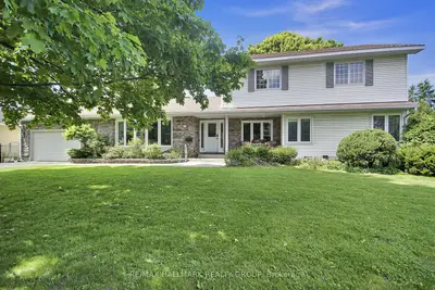 Detached in Meadowlands - Crestview and Area