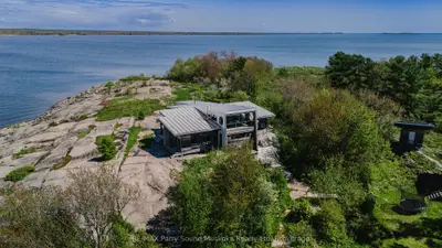Detached in The Archipelago