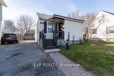 Detached in Carlington - Central Park