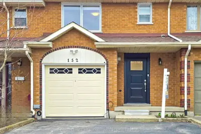 Att/Row/Townhouse in Hamilton