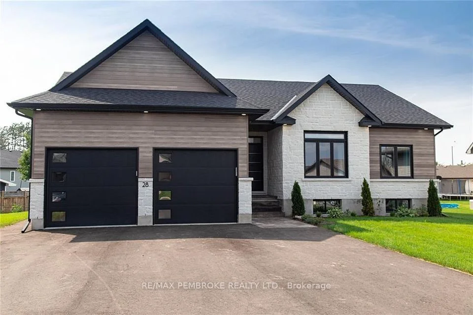 370 Murphy Road, Petawawa, ON K8H 2W8