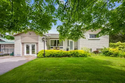 Detached in Prince Edward County