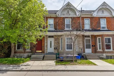 Att/Row/Townhouse in Kingston
