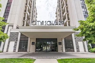 Condo Apartment in Hamilton